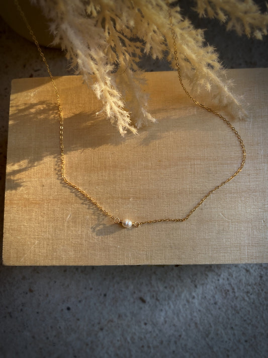 Dainty Pearl Necklace